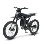 GT73 sähköfatbike edestä kuvattuna – 2000W moottori, leveät renkaat ja maastoajoon suunniteltu runko.