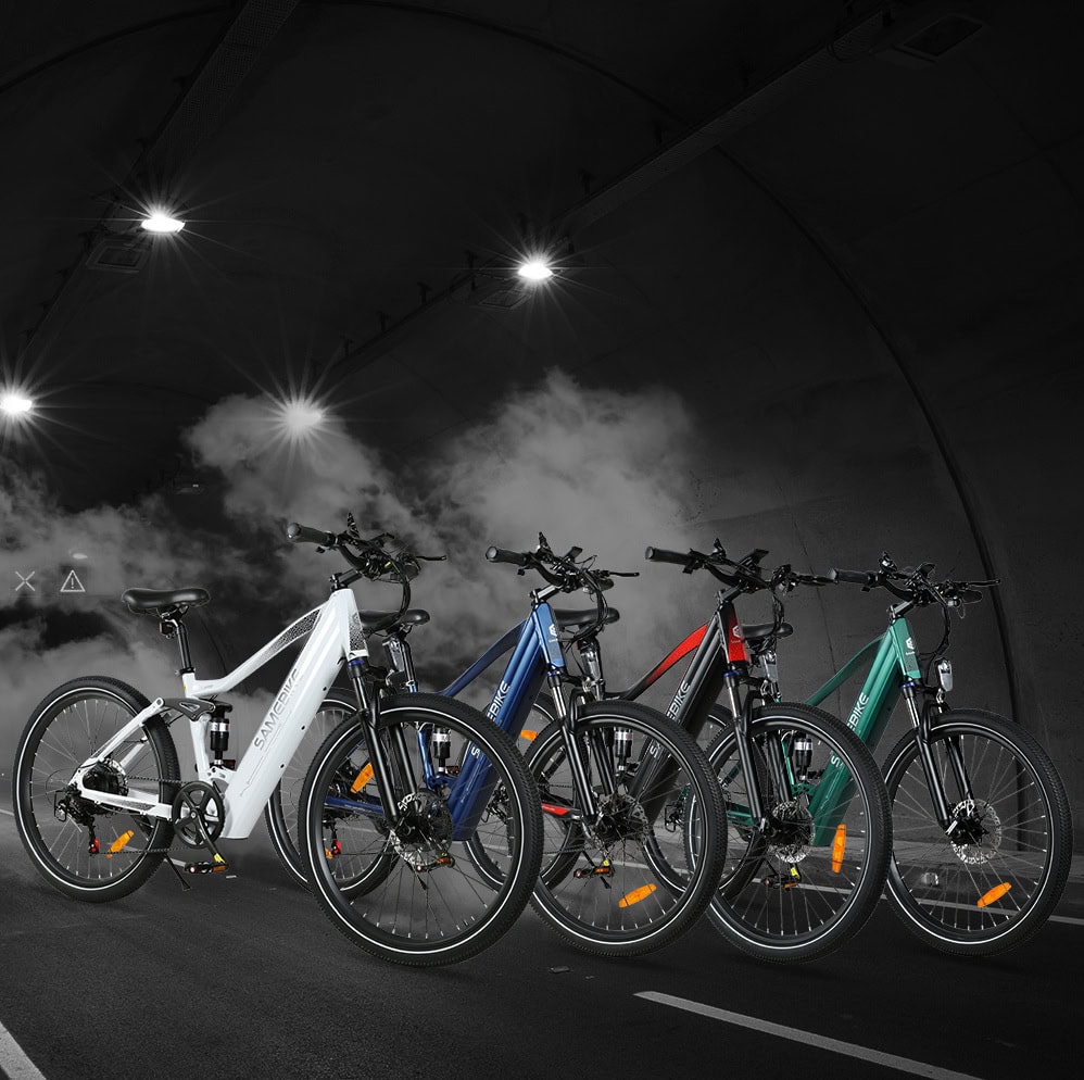 Samebike XD26 sähköpyörä yöllisessä kaupunkimaisemassa – tehokas ja moderni sähköpyörä tyylikkäässä valaistuksessa