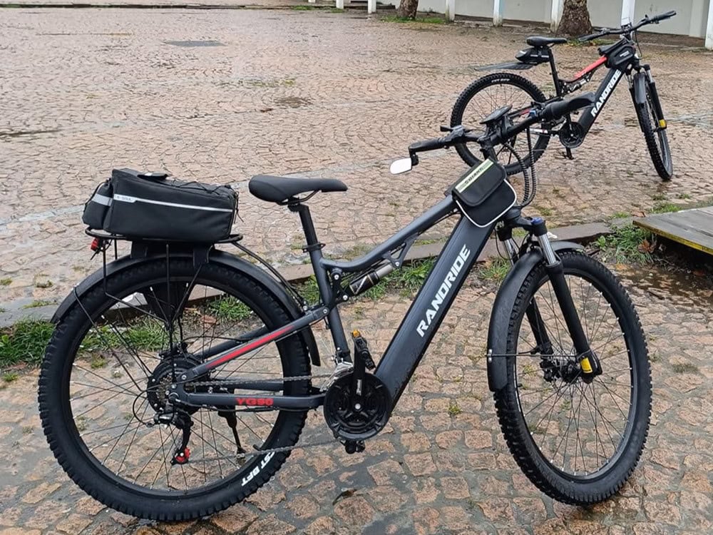 Randride-YG90A-1000W-sahkomaastopyora-kuljetustelineet
