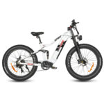 Samebike RS-A08 II sähkömaastopyörä metsäpolulla hiekalla ajossa