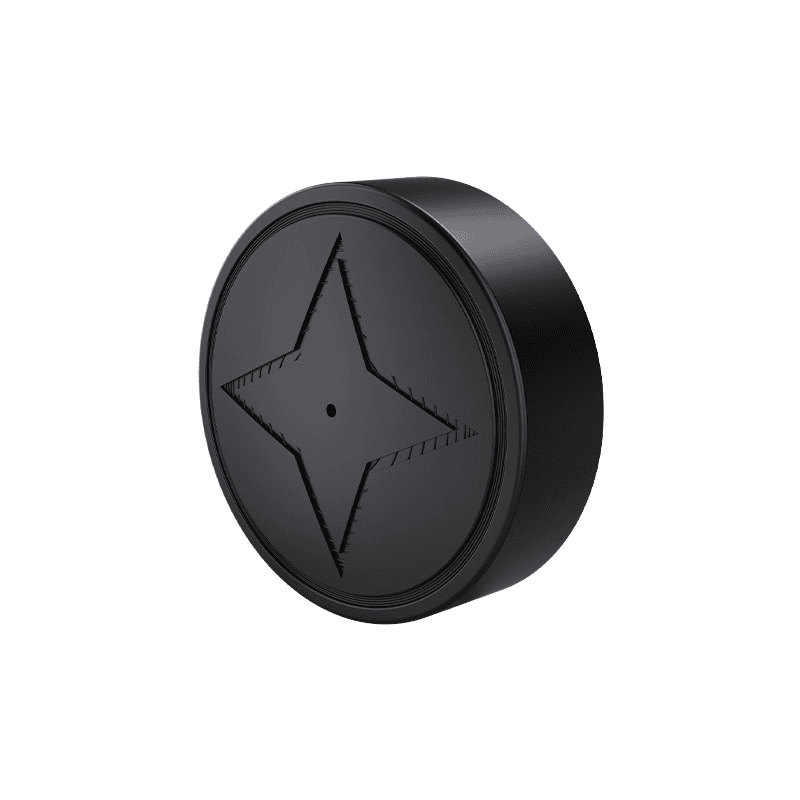 Pyöreä musta mini-GPS-paikannin sähköpyörän varkaussuojaan, näyttää laitteen yksityiskohtaisesti valkoista taustaa vasten.
