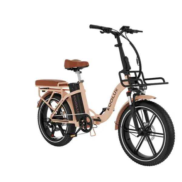 Koolux X16 sähköfatbike leveillä renkailla kaupunkiajossa
